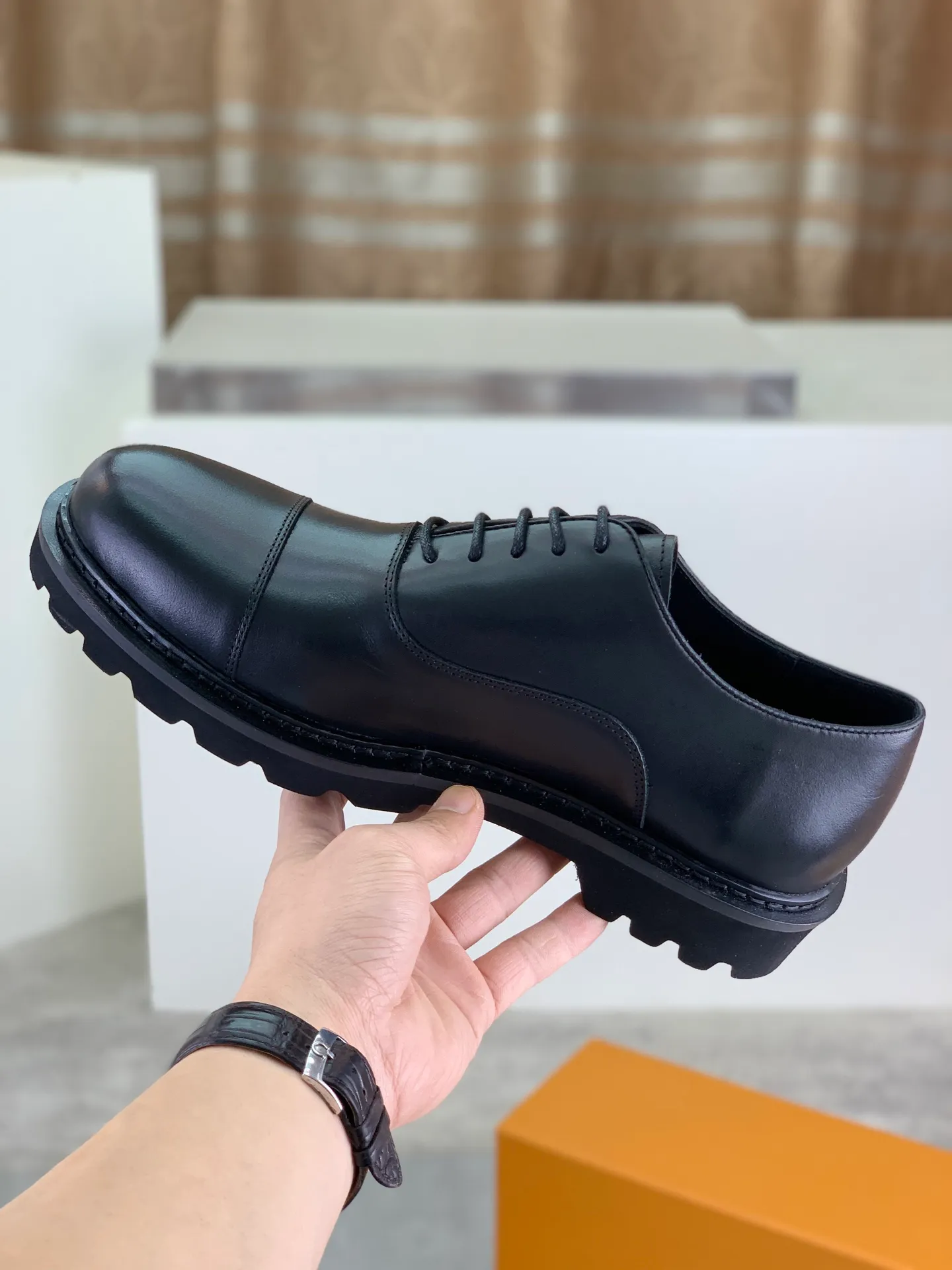 Factory price P820 💎💎💎Top version LOUIS VUITTON [Louis Vuitton] - LV men's business casual leather shoes, luxurious and noble 👞All imported original cowhide, just to create a more comfortable wearing experience, upper: original high-end calfskin➕Imported soft cowhide lining, original lightweight foam outsole✔️Color: 3️⃣colors available Size: 39-44 (38.45 46 can be customized (non-returnable)